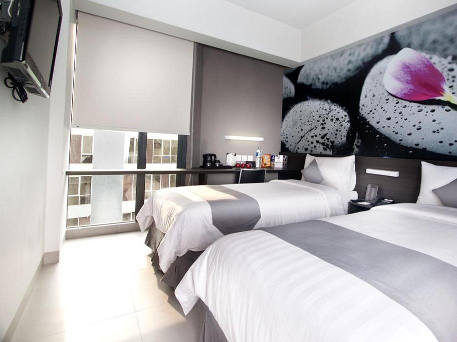 Neo Hotel Tendean Jakarta By Aston Exterior photo