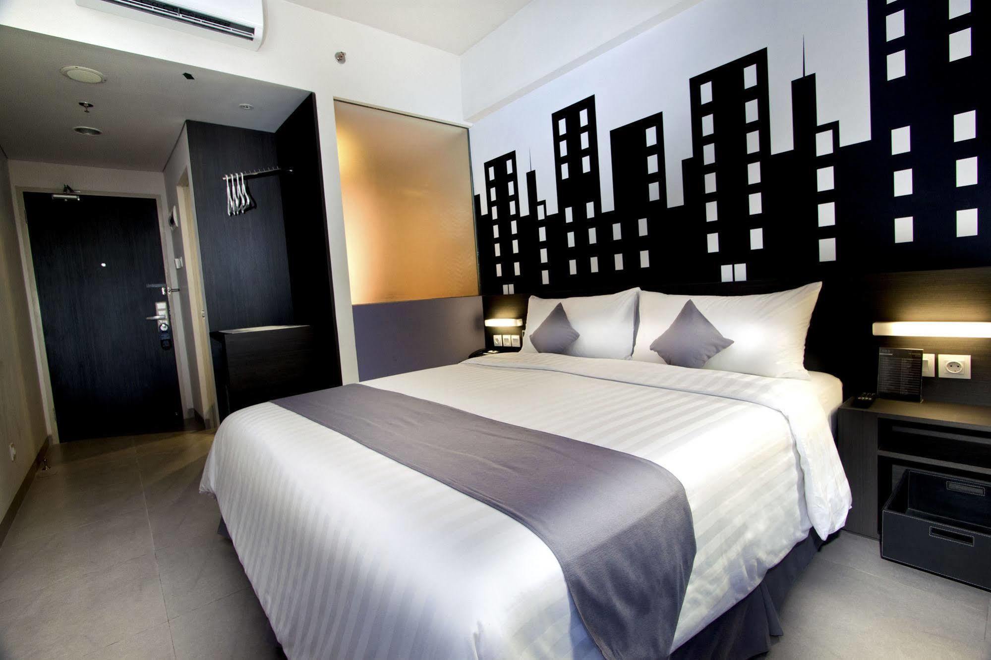 Neo Hotel Tendean Jakarta By Aston Exterior photo