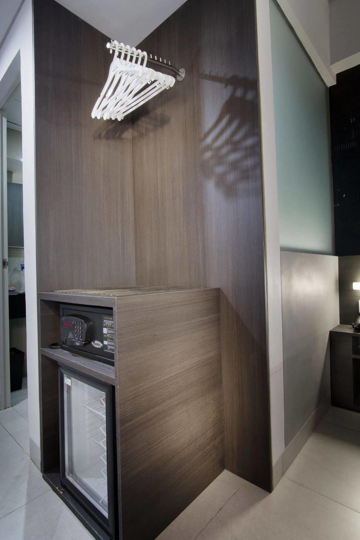 Neo Hotel Tendean Jakarta By Aston Exterior photo